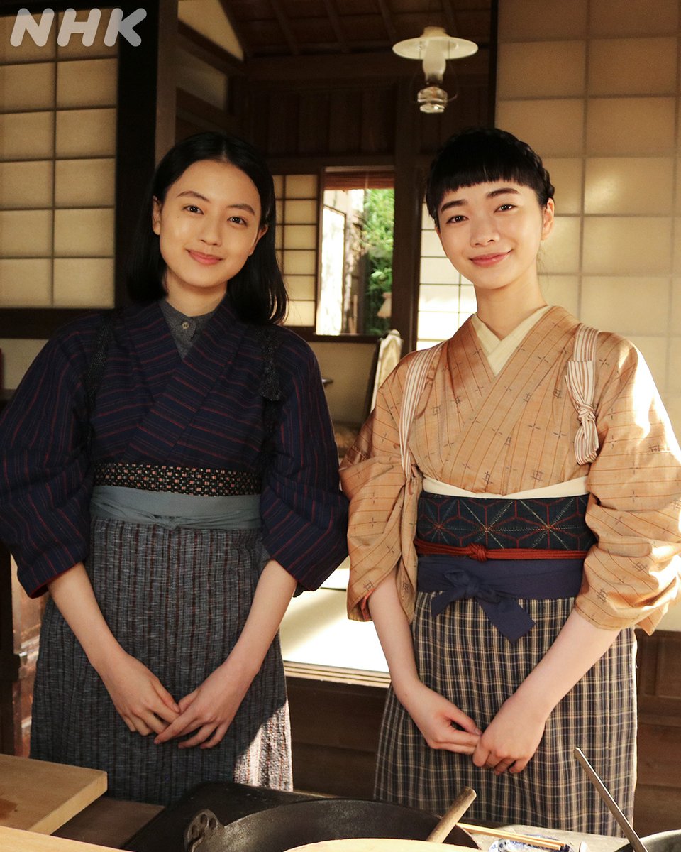 asadora_nhk's tweet photo. 今までで一番の大げんかをしたりんと直美。
直美は環のもう一人のお母さんに、
りんは新潟に働きに行くことになりました。
けんかするほど仲が良い（？）

仲直り記念📸

👇大げんかしたふたり💢はこちら
https://t.co/UGFJq1YidF

#朝ドラ #風薫る
#風薫るオフショット
見上愛 上坂樹里 https://t.co/BgWtd0IeLt