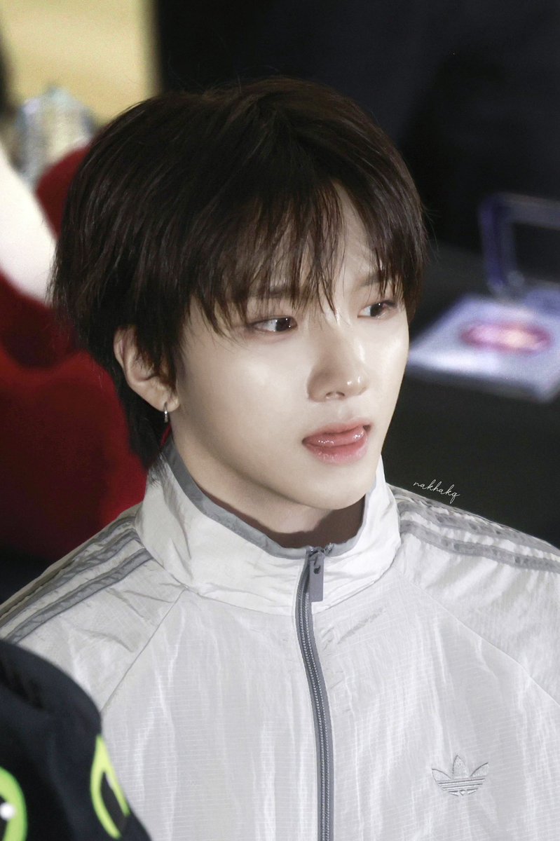 rladnsgkrrrr's tweet photo. 이사진 운학 너무 아름답게 생겼어 https://t.co/J7ehcWa7ZF