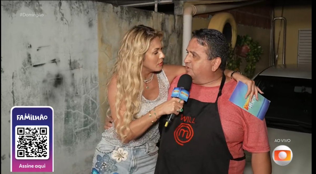 nemRolaOuEnrola's tweet photo. O homem usando o avental do Masterchef na Globo kkk
#Domingão https://t.co/sAQPEfAV25