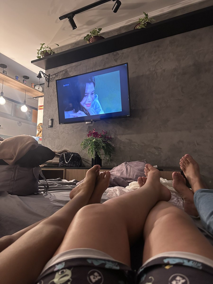 srchaarms's tweet photo. Assistindo o último episódio de #TheAir agora por que deixamos pra ver juntas. 🤍
@Mirestrong  @bela20Iz03 https://t.co/9pjiPOdPrn