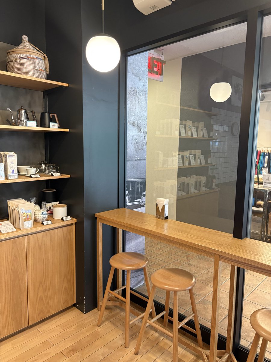 fPI6dfdasL1BQXH's tweet photo. THE COFFEE SHOP Humming Coffee
沖縄県沖縄市久保田３丁目１１−１ プラザハウスショッピングセンタ 2階

前から気になっていたコーヒー屋さん。
頂いたコーヒーが酸味が強く好みでは無かったです。
次はお店の人に相談して決めたいと思います。 https://t.co/pxgKZOMO7k