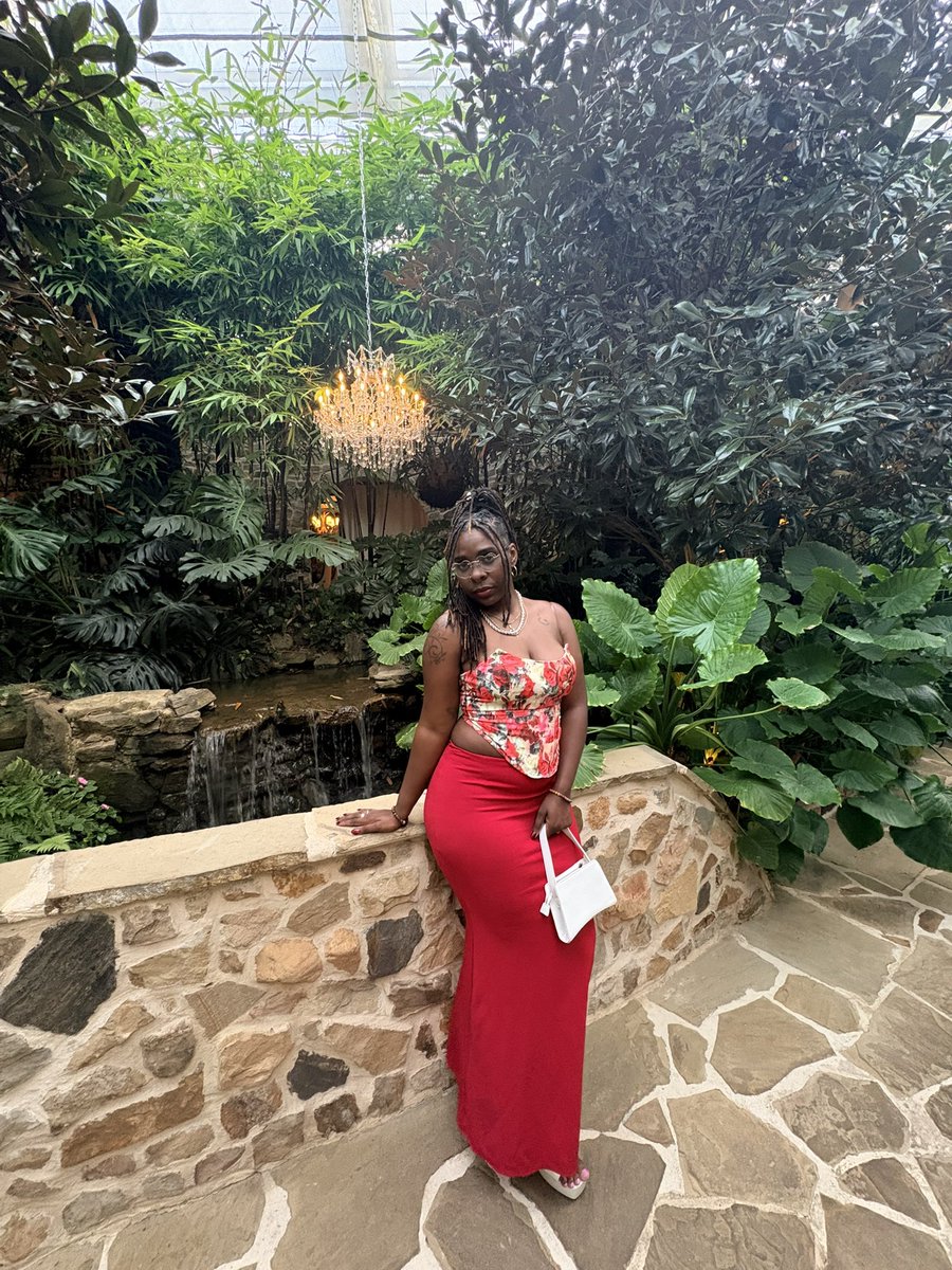 _kellycopter's tweet photo. I haven’t posted birthday pictures in like 3 years on here I think #28 https://t.co/3Wcs9E6Tvp