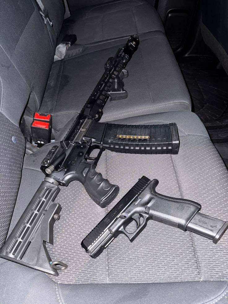 Kashzazabv's tweet photo. $500 for each Glock price good https://t.co/RM9PLBLDJs