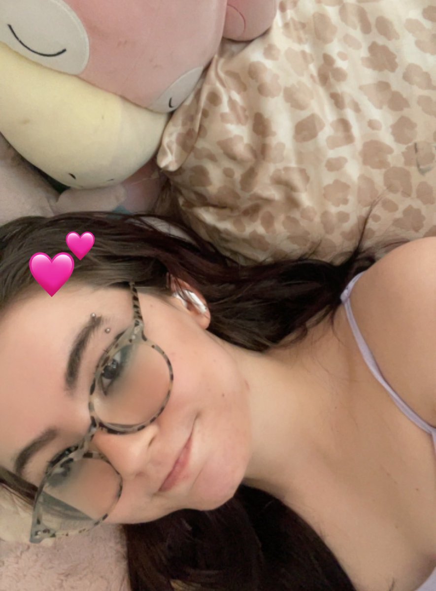 Minafiend's tweet photo. napping with my slowpoke 💕 https://t.co/GTOZztdu7U