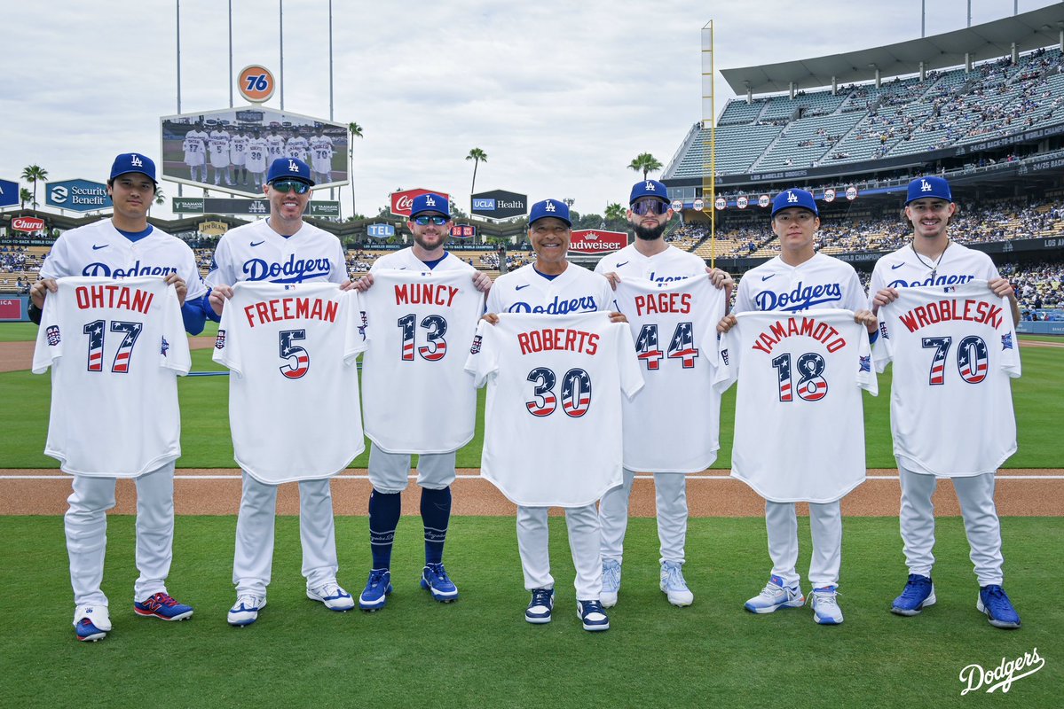 30R9gmaMUy3guDJ's tweet photo. ドジャース、オールスター選出メンバー！

試合前に記念写真を撮影📸

#ドジャース #Dodgers https://t.co/sNf5n0ZjQd