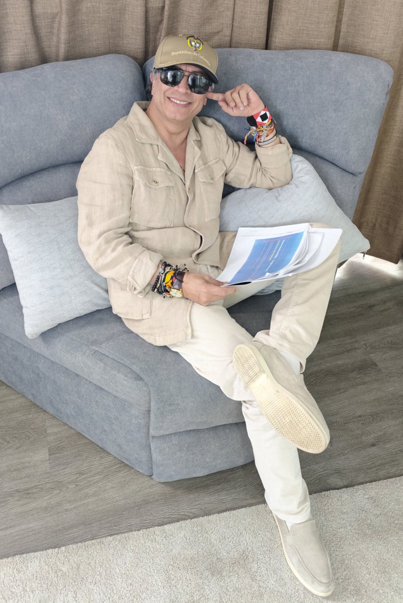 Gustavo Petro tweet media