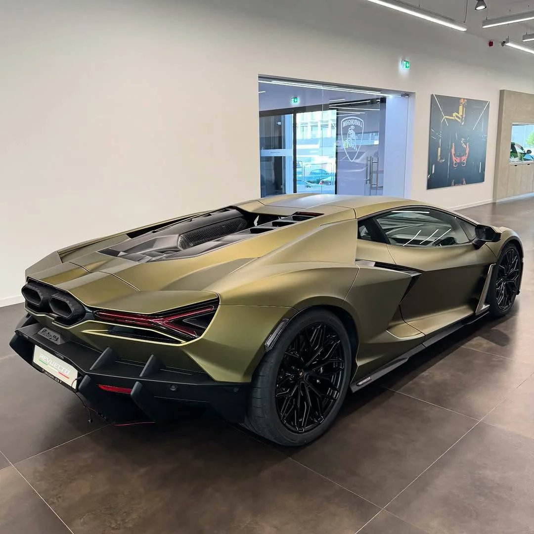 competitionreal's tweet photo. Lamborghini Revuelto 🔥 https://t.co/6AzA9qbNzf