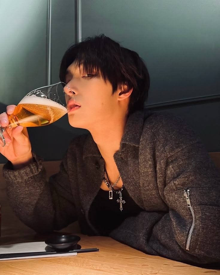 cassianwaves's tweet photo. pov: you come into truffle &amp; tide all by your lonesome one quiet sunday, thinking you have a moment’s peace until the tall, handsome, irritatinggggg man (me) behind the bar insists on having a glass of wine with you. what wine or beverage do you ask for? #HHINTRO #HHMEDIA https://t.co/hpC9BVbXni