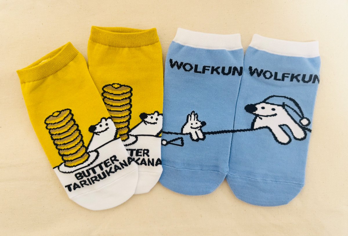 wolfkunnow's tweet photo. 作者お気に入りバター足りるかな靴下や左右でイラスト繋がっちゃう靴下などなど🧦🧦🧦

21〜23センチ、23〜25センチの2サイズ展開です🙌
作者も爆買いいたしまして、友人たちの足元をウルフくんにしてしまおうという計画です🐺🧦🐕🧦 https://t.co/yDwHzsrJry