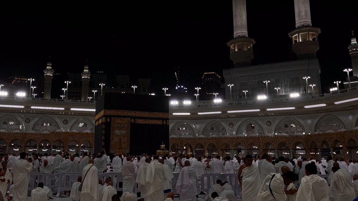 oiiiiij_'s tweet photo. طابَ اللقاء ، وقرّت العين ، وارتوى القلب
الحمدالله على تمام العُـمرة ❣️ https://t.co/htQ2tdPggt