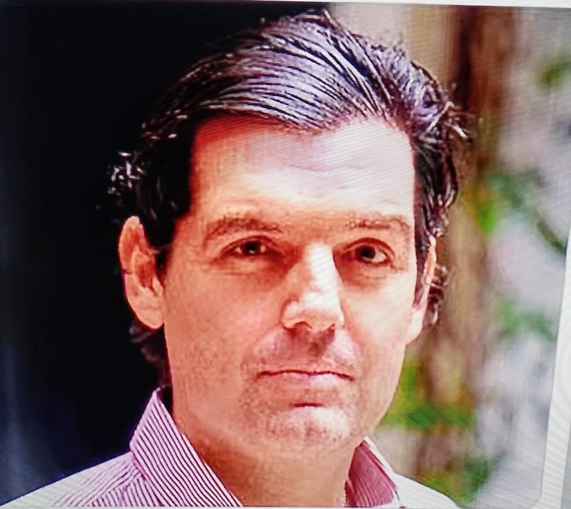 elopositorR's tweet photo. ❗HAY QUE SER BIEN CARA E' TABLA Y NOSOTROS,BIEN PENDEJOS...SI ACEPTAMOS QUE ESTE"BOLICHIC0" PRÓFUGO DE LA JUSTICIA INTERNACIONAL: ALEJANDRO BETANCOURT FIRME NUEVOS CONTRATOS EN EL ÁREA DE ELECTRICIDAD COMO LE PROPUSO DELCY RODRÍGUEZ ❗❓😳👀😡 https://t.co/STxGLlSmaO