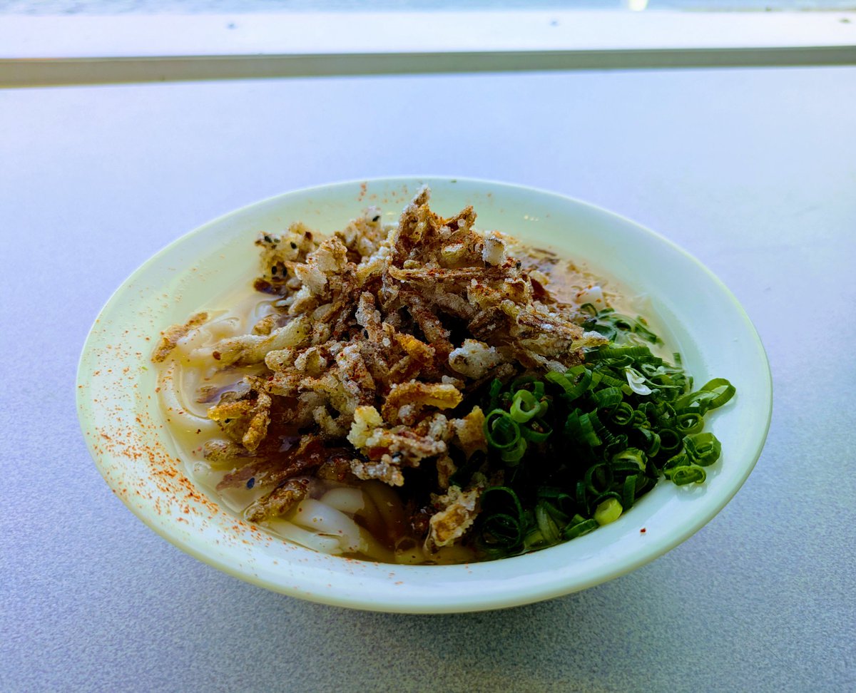 virtualpokopin's tweet photo. 朝食はフェリー内のやぶ金うどん https://t.co/ZRVwAslnS9