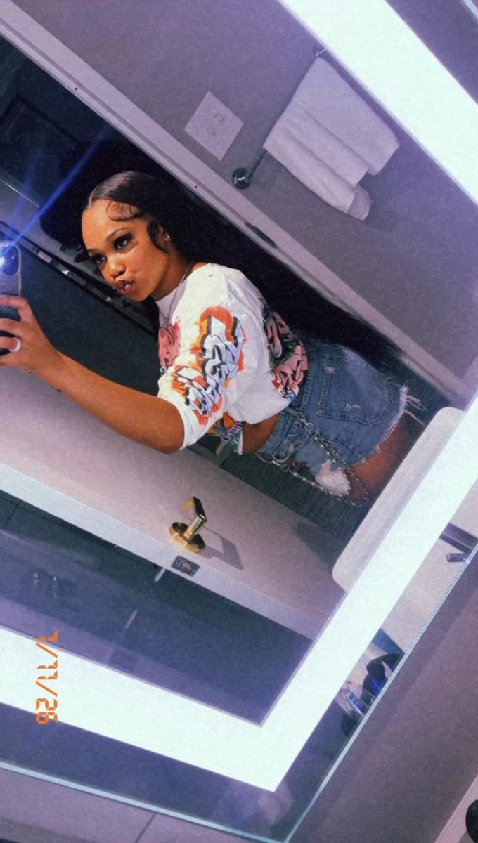 JaylaMari1's tweet photo. Ion see nobody but me😙🤩 https://t.co/5DDGCmcEyu