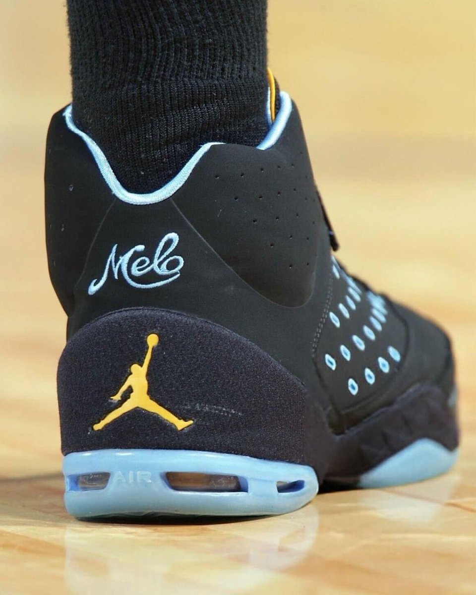 Sneaker Bar Detroit tweet media