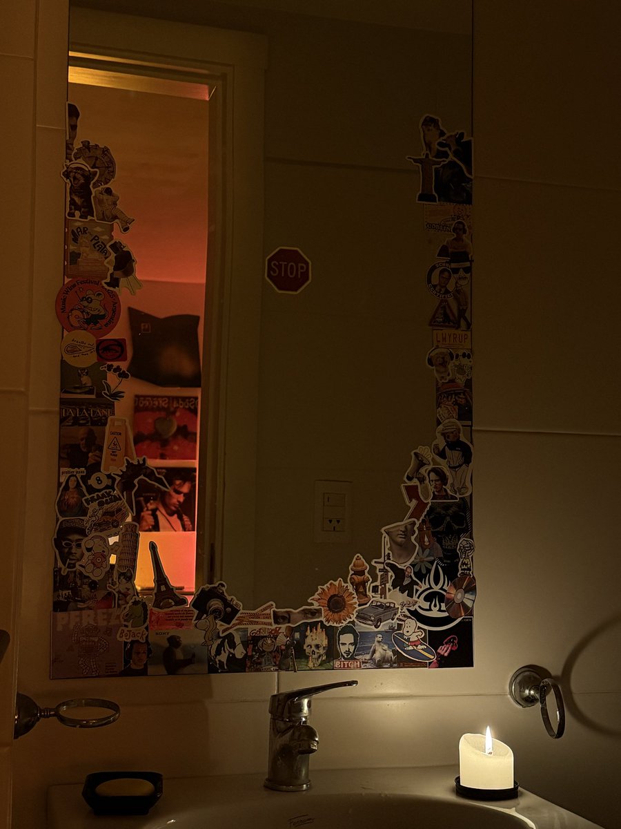 esfumadaa's tweet photo. + detalles y nuestro baño de invitados que será llenado de stickers 🙏🏻 https://t.co/SdwompxxWe