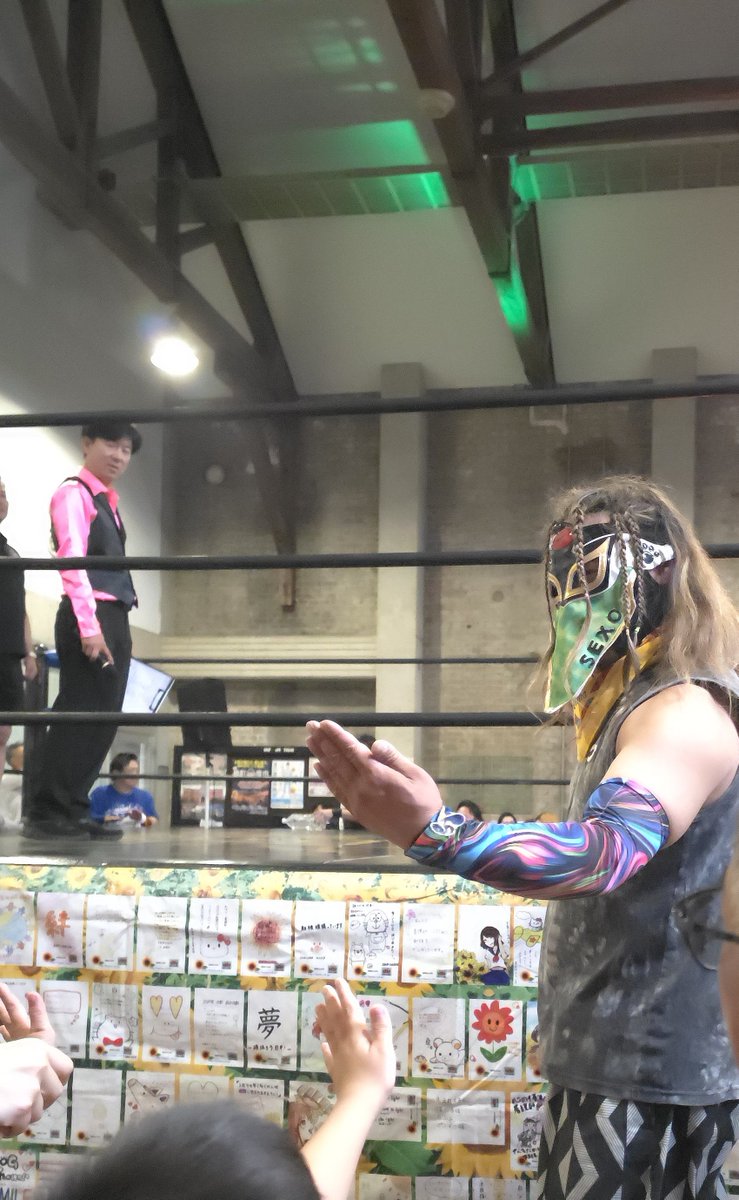 true_yushin's tweet photo. セクソ選手 入場✨

  #がむしゃらプロレス
 #OPG https://t.co/tPwXUexUf6