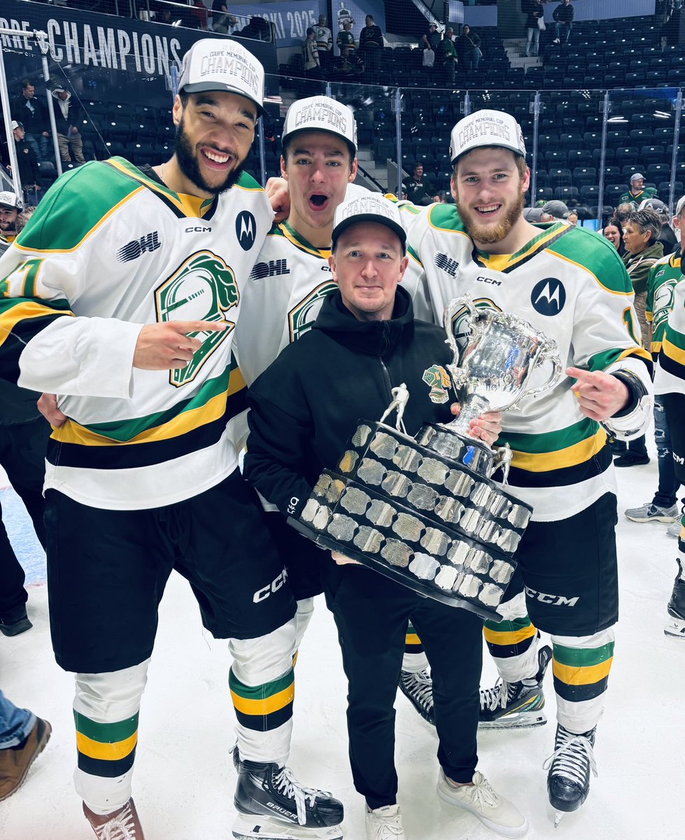 MrBillySully's tweet photo. Thank you to the London Knights. Thank you Rob Simpson, Mark and Dale Hunter, and Ken Hornick for bringing me into the family. It’s been an honor. #Onceaknightalwaysaknight #Goknightsgo https://t.co/bDVdZZrWxy