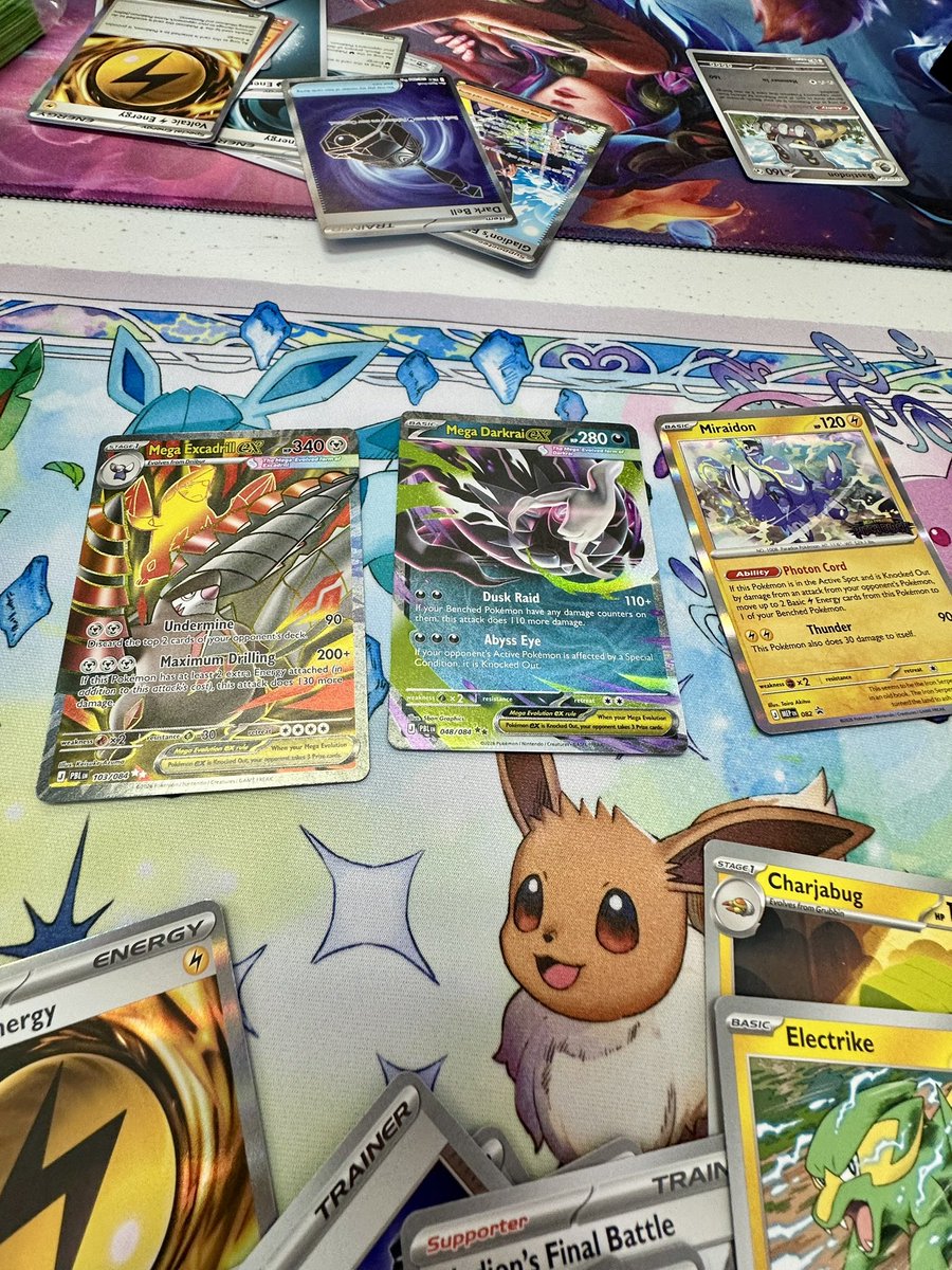 fawnaeris's tweet photo. pitch black prerelease ✨ https://t.co/cDY39pxgMA