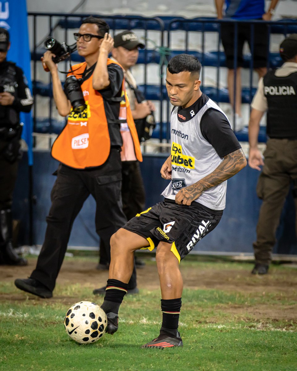 BarcelonaSC's tweet photo. ⚽🔥

#BarcelonaMiPasión
#LigaEcuabet
#ClásicoDelAstillero https://t.co/3xD3opeB3E