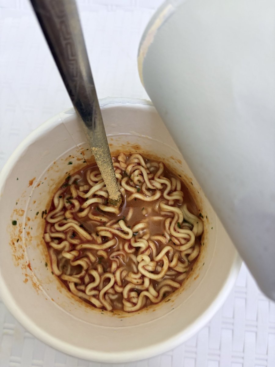 ayashark's tweet photo. My kind of midnight therapy 🍜 https://t.co/pr17t1OcDU