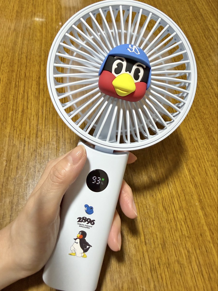 yoko729's tweet photo. つば九郎のハンディファンを買うのはこれで3台目。 折りたたみ式だし、スマホスタンドにもなるし、今までのよりかなり機能アップしてる～！😆
充電の%が出るのもいいね👍 https://t.co/vGIRsQo80O