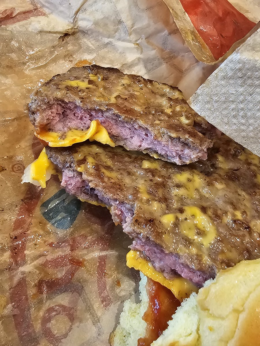 Shawn_Vance's tweet photo. Hey @Wendys! Waited in the restaurant for almost 30 minutes after completing a kiosk order and finally got this burger. Usually have great service and food when we go to your restaurants with our kids. This was not acceptable. https://t.co/OpYyPad9hF