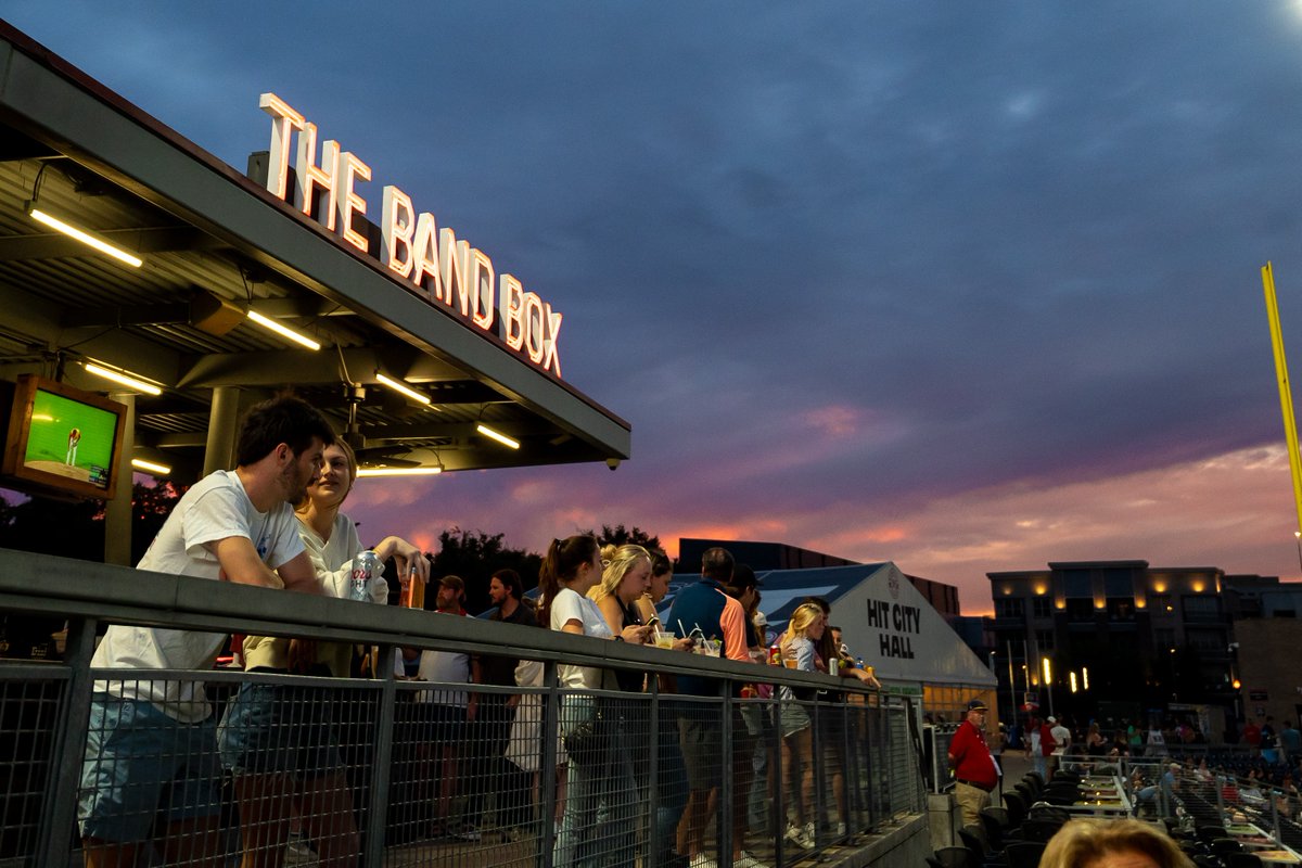 visitmusiccity's tweet photo. Another home series is on deck! The @nashvillesounds welcome the @NorfolkTides to @FirstHorizonPrk July 17 through 19 for three days of baseball in the heart of downtown Nashville. Make your plans and cheer loud, Nashville! ⚾️ 🔥
https://t.co/FCKwhGmELw https://t.co/3D0INyx5gG