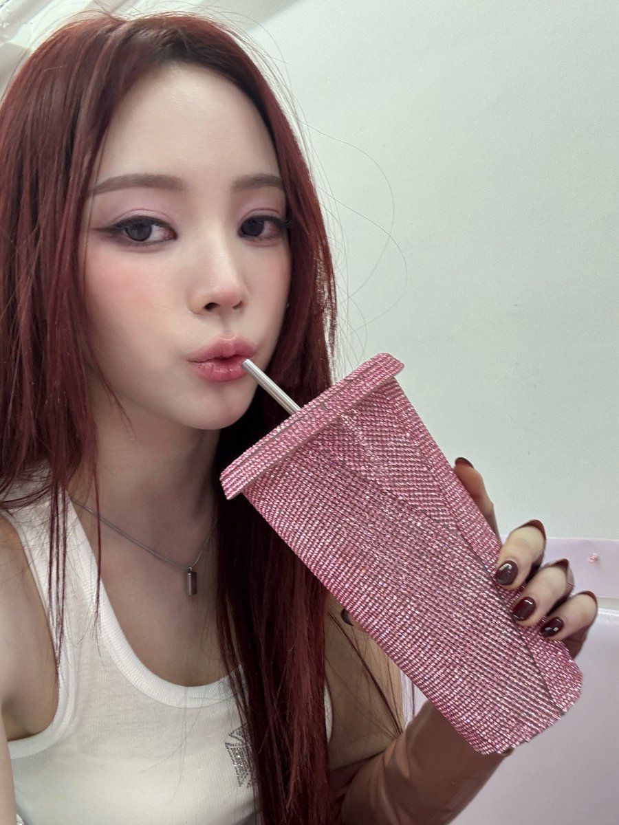 naarinnie's tweet photo. the pink side of me. good morning! https://t.co/Xjwal2W8NH