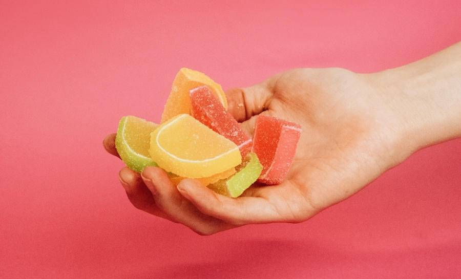 vuiouiii's tweet photo. Just grabbed the most addictive sour gummy worms from the new shop down the street  Sharing the snack joy hits different—who’s grabbing a handful later， https://t.co/wlh9VYCgQD