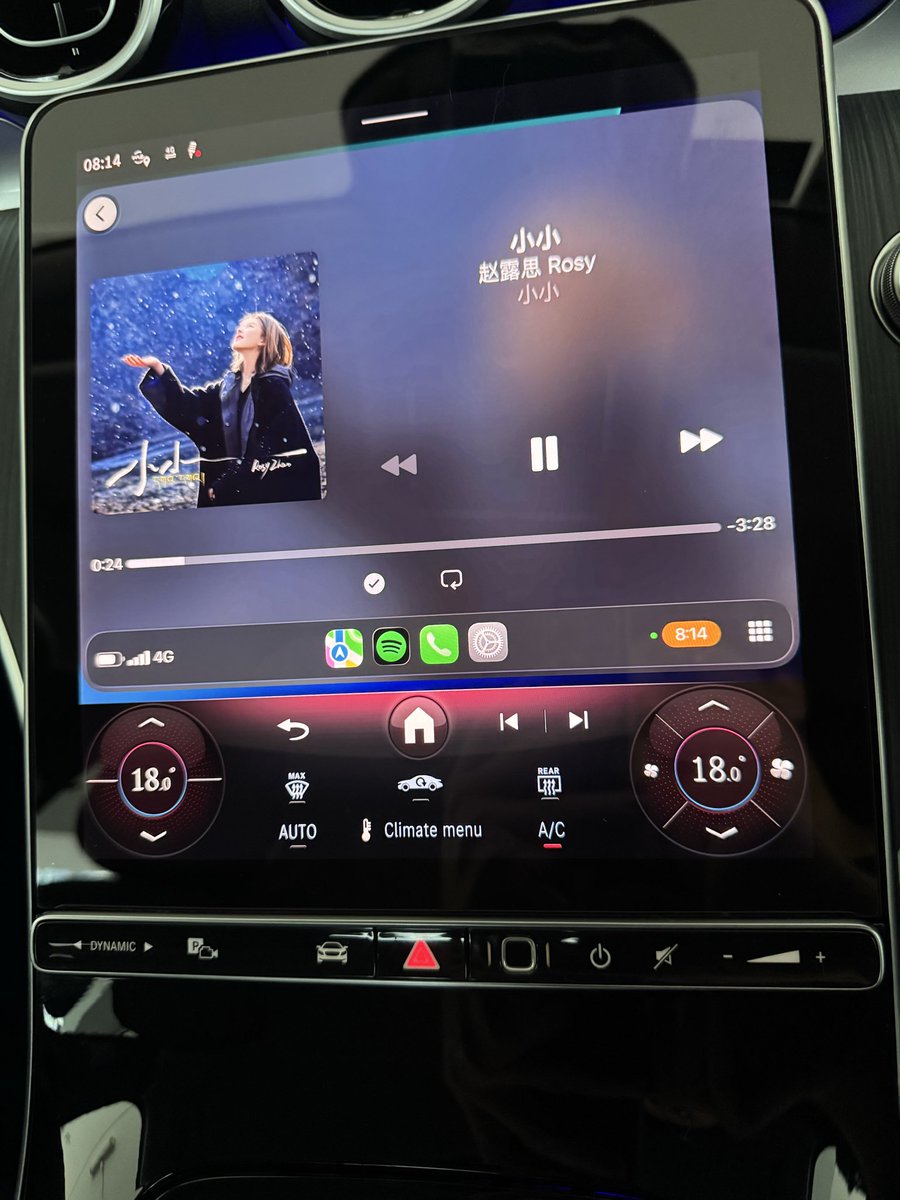 desdanne2002's tweet photo. My company for the ride to office. 
#zhaolusi #小小 https://t.co/d5GLP0UUHc