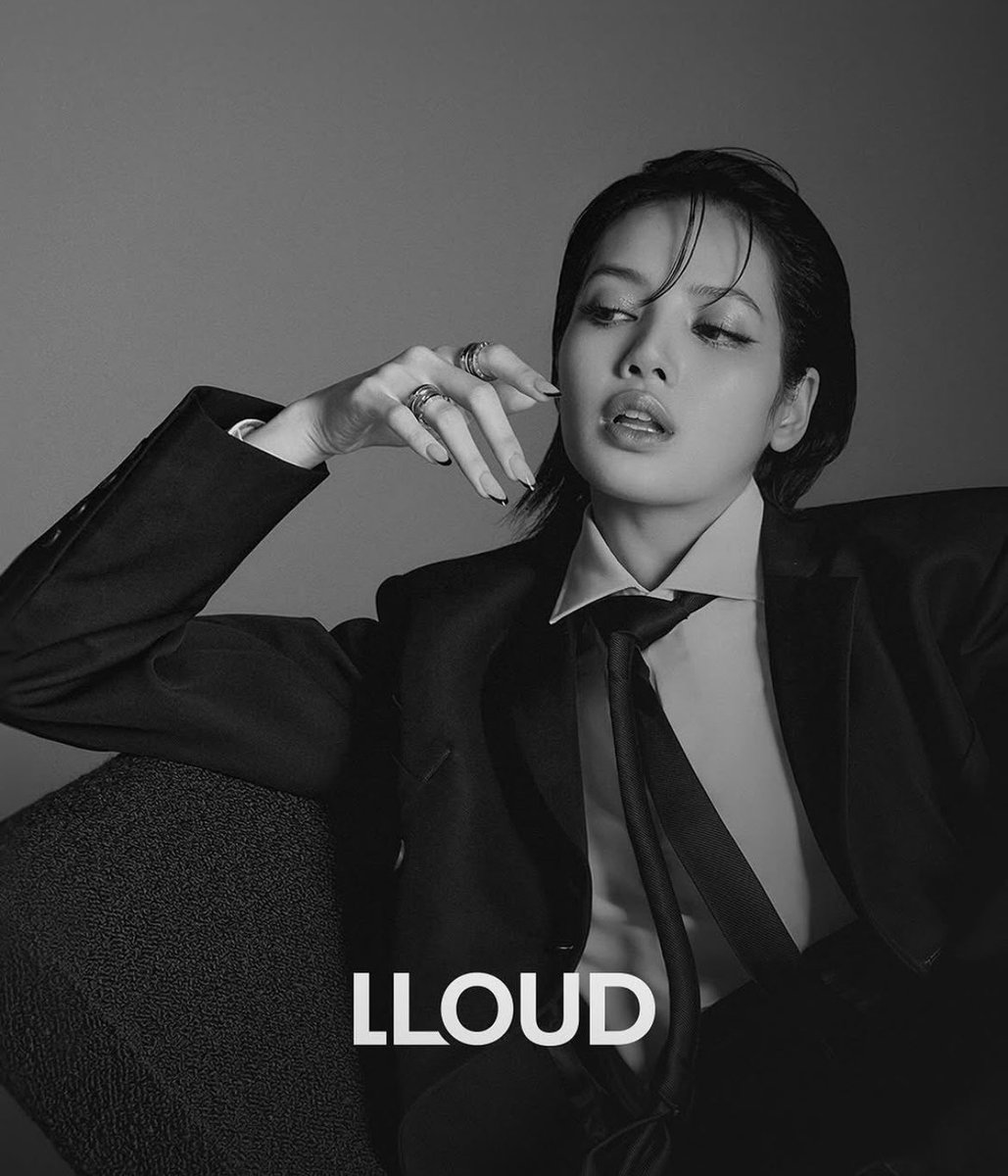 MusicOfficial26's tweet photo. LISA isn’t just running the stage—she’s running the company too. 👑📈 CEO, Director, CFO, and Secretary. Boss moves only. #LISA #LALISA https://t.co/NdBezPAKSz