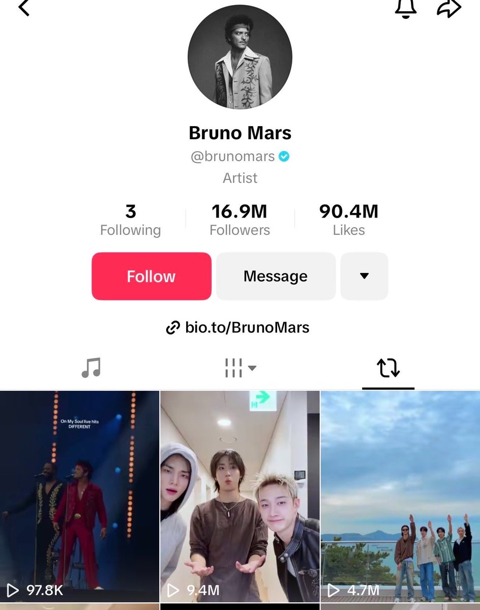 skzlatamproject's tweet photo. Bruno Mars ha compartido de nuevo 2 TikToks de SKZ. 
Son el único artista de K-pop que ha compartido de nuevo alguna vez en la app. https://t.co/71vtPtPXTU