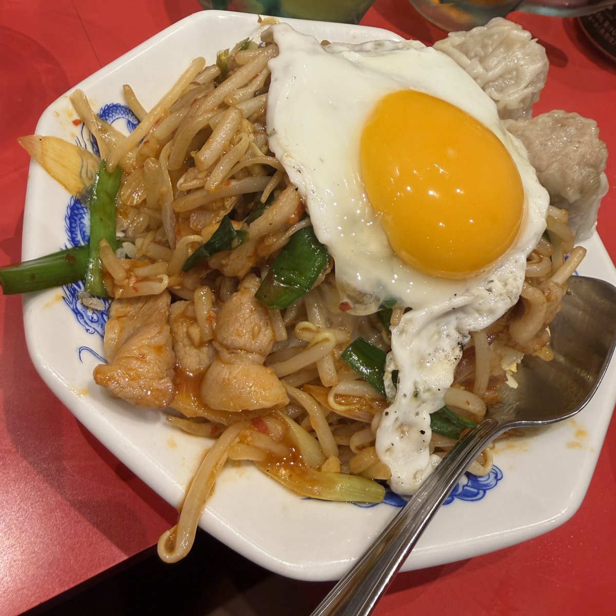 hilot283's tweet photo. 昨日は仕事終わりに大塚の沖縄系の天もお祭りに行こうとしたら、20時で終了してしまったので、友人オススメの街中華へ。

どれも魅力的あるメニューで美味しかったです😋 https://t.co/FZDhbrCeUv