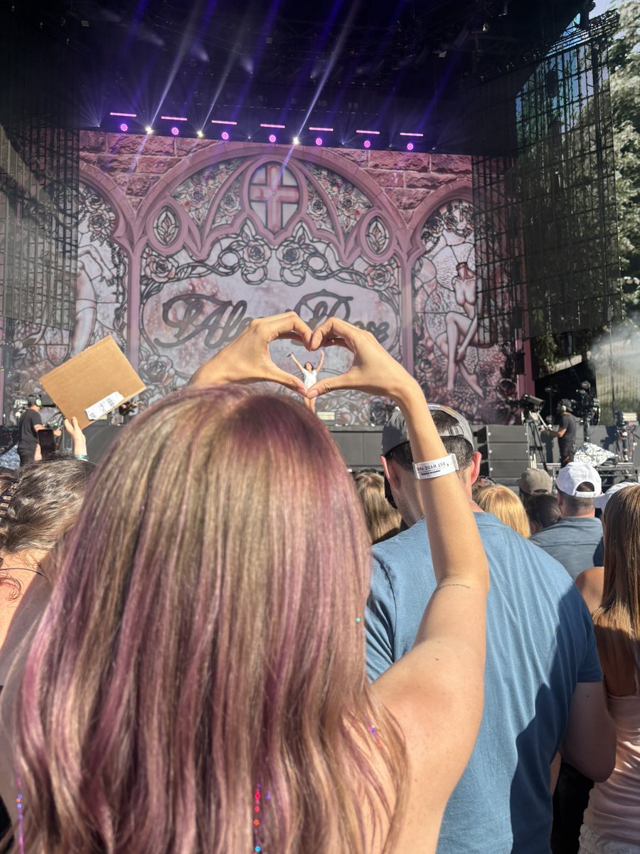 freyajdd's tweet photo. the most alessi day ever <3 https://t.co/EKMCQg1xG4