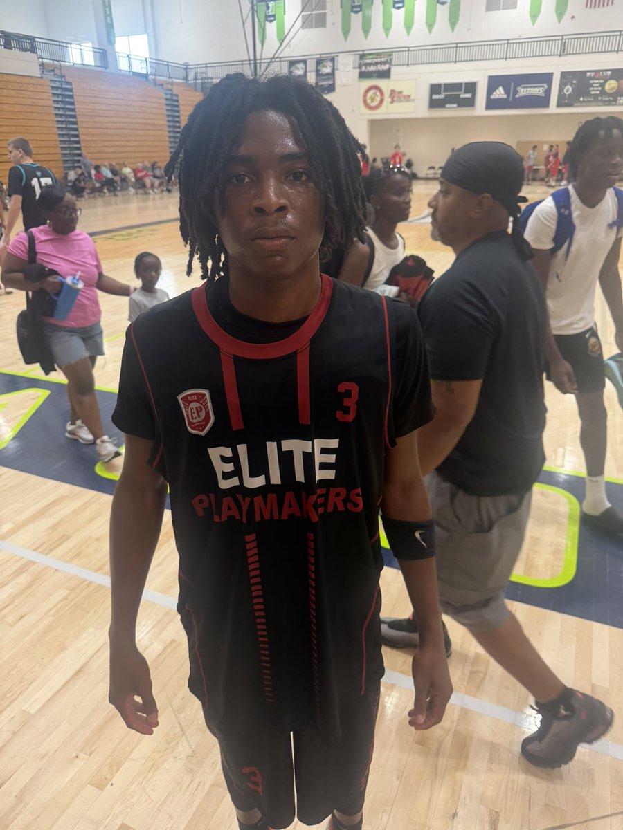 OntheRadarHoops's tweet photo. Jaden Barnes is a flat out hustle player! He plays with a relentless motor. He has a natural nose for rebounding the basketball on both ends of the floor, he also has really great touch around the rim.

@PYAA3 https://t.co/Ha3DEOhRty