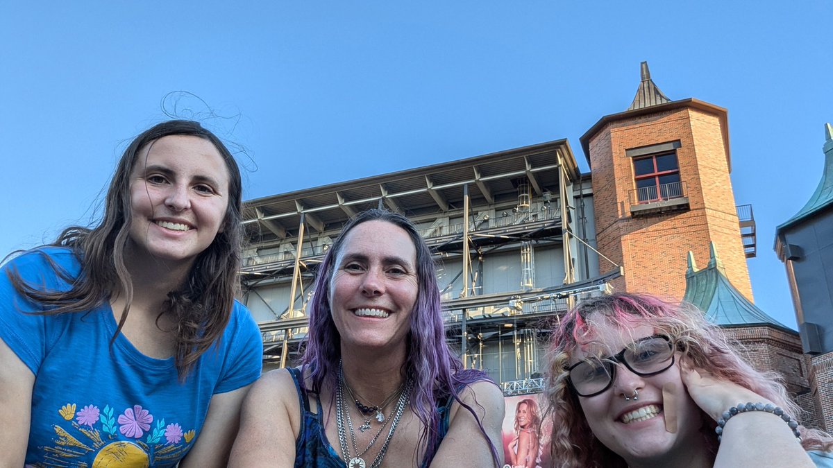 jennworks40's tweet photo. We had a fantastic day at the @KansasCityZoo, and now we are at the Stardust in our seats ready to enjoy @nickfradiani and the talented cast of #ABeautifulNoise! So glad I get to bring my kids with me for stellar experiences like this! https://t.co/Gy0DW2HLyq