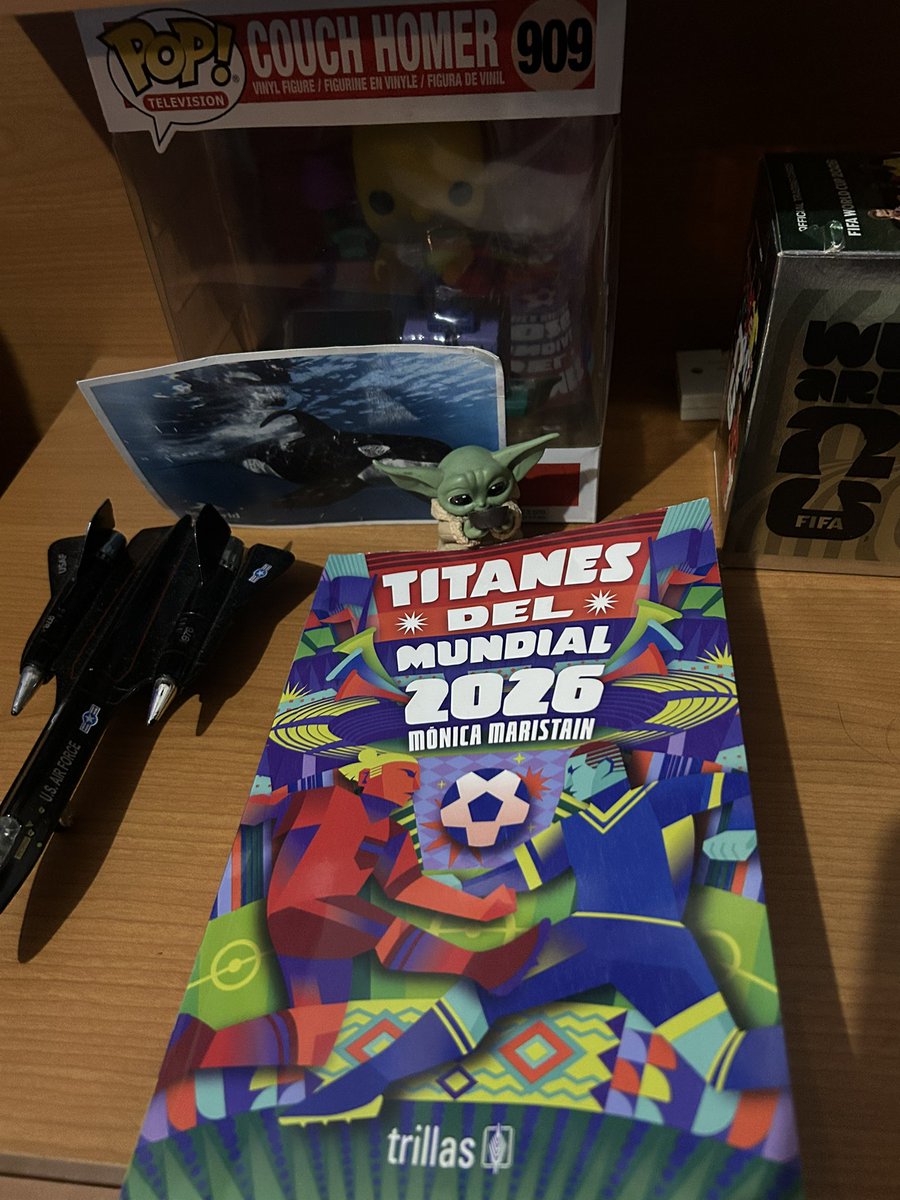 jomargarrigos's tweet photo. Hoy terminé el📚21 del año: “Titanes del mundial 2026. ” 📖 de Mónica Maristain 👩‍💻✍️📰🇦🇷⚽️🇲🇽 las ⭐️🌟 del mundial 2026: Messi 🇦🇷 Mbappé 🇫🇷 cada uno marcando 8 goles, seguidos Erling Haaland 🇳🇴 con 7, Kane 🏴󠁧󠁢󠁥󠁮󠁧󠁿🇬🇧 con 6 tantos. Y Bellingham volando. El Dibu es como cuento de Borges🇦🇷 https://t.co/U8bifqDYCL