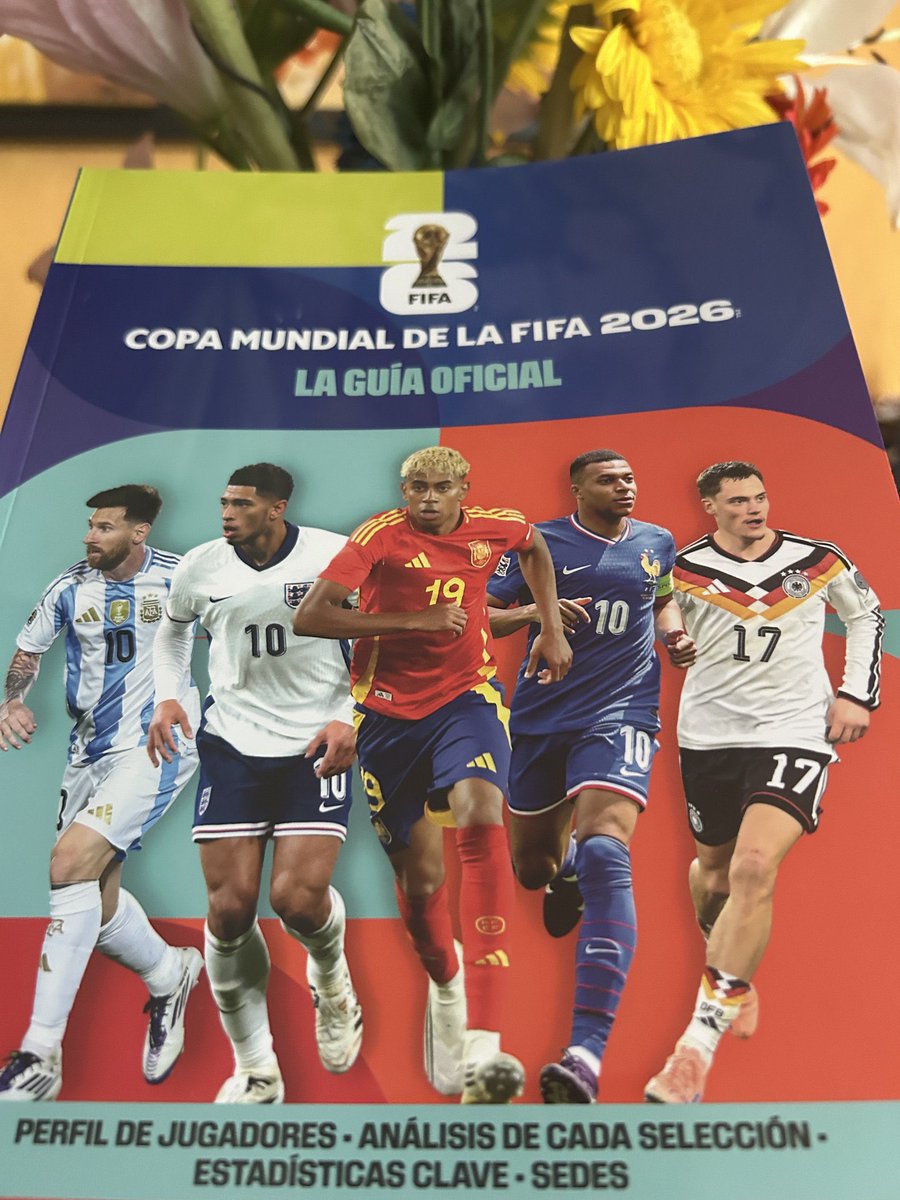 jomargarrigos's tweet photo. Hoy terminé el📚21 del año: “Titanes del mundial 2026. ” 📖 de Mónica Maristain 👩‍💻✍️📰🇦🇷⚽️🇲🇽 las ⭐️🌟 del mundial 2026: Messi 🇦🇷 Mbappé 🇫🇷 cada uno marcando 8 goles, seguidos Erling Haaland 🇳🇴 con 7, Kane 🏴󠁧󠁢󠁥󠁮󠁧󠁿🇬🇧 con 6 tantos. Y Bellingham volando. El Dibu es como cuento de Borges🇦🇷 https://t.co/U8bifqDYCL