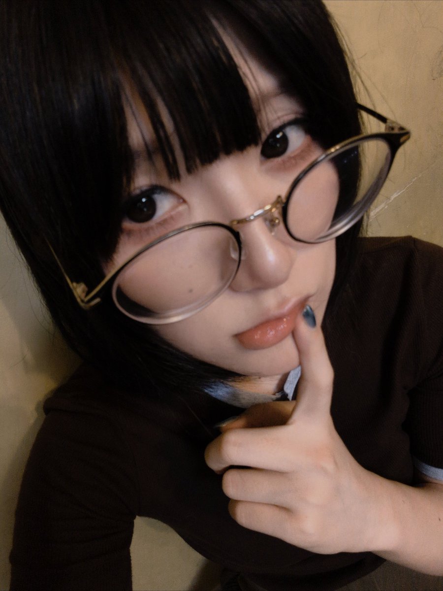 Agetate117's tweet photo. ズレメガネもいいよね！ https://t.co/rInxQ4rfdS