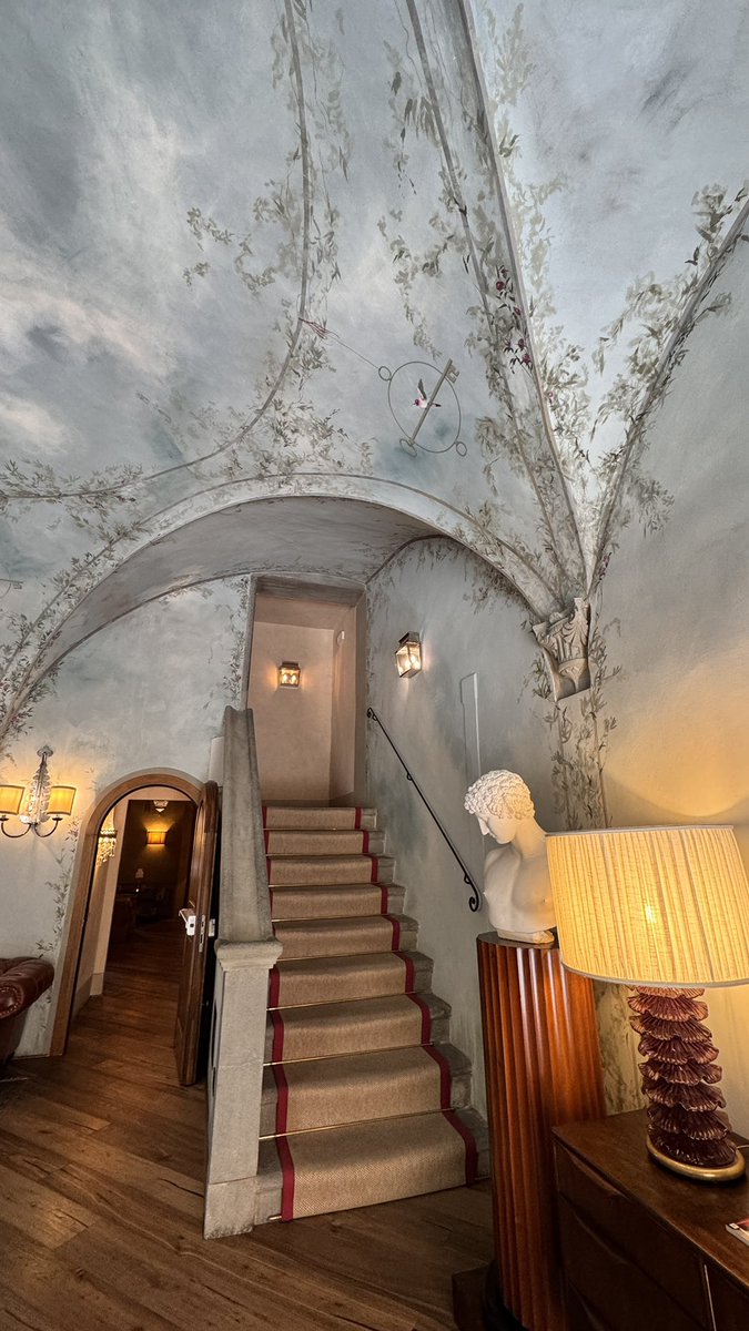 gentlycarved's tweet photo. stayed at this gorgeous hotel https://t.co/tfIbl0wOT7