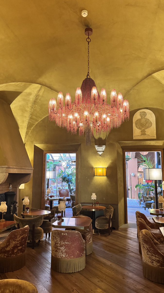 gentlycarved's tweet photo. stayed at this gorgeous hotel https://t.co/tfIbl0wOT7