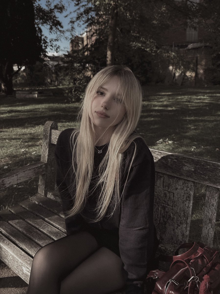vicioamargo's tweet photo. 𝐂onheça-me.  
 ⠀  
⠀—⠀𝐍ome: Viktoria Santiago. 
⠀—⠀𝐀ltura: 1.67cm.
⠀—⠀𝐈dade: 23 anos.
   —   𝐄stado civil: solteira.
⠀—⠀𝐒exualidade: bissexual.
⠀—⠀𝐄stação favorita: primavera.
⠀—⠀𝐂or favorita: vermelho.
ᅟᅟᅟᅟᅟ https://t.co/qoS6LDb3Xo