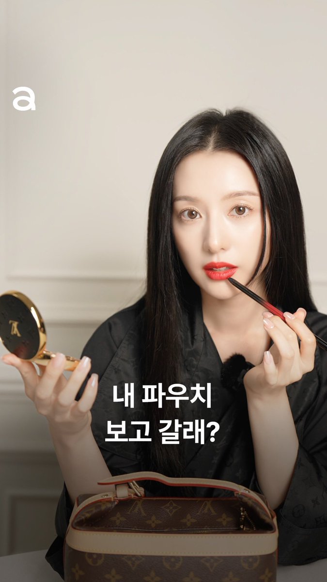 allurekorea's tweet photo. 김지원이 파우치에서 가장 자주 꺼내는 아이템은?👀
🔽🔽🔽Click‼️
https://t.co/VMUam5344Z
#LVCrayon #LV크레용 #LV뷰티 #김지원 https://t.co/mmadbaYZDK