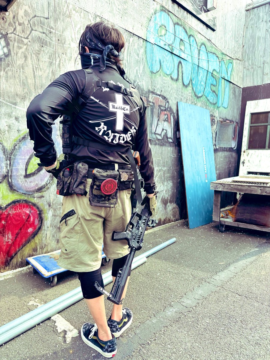 ic00guitarist's tweet photo. ２ヶ月ぶりのサバゲー
in #ラグーンシティ

クソ暑い中来てくれたメンバーの皆
ありがとうございます🙏

もうすっかり短パンチェストリグの季節になってしまいましたな

行かなかった間ver.UPした装備で参戦できて楽しかったー😆

#carbon8
#raidandco
#UCQBS
#115xtaylor
#TakaLaTOMMY https://t.co/qr5ChlWsqQ
