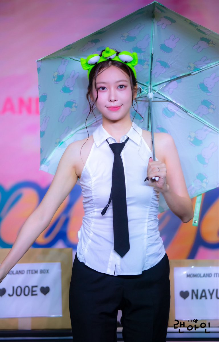 renahin___'s tweet photo. 260712 모모랜드 팬사인회

☂️💚

#모모랜드 #MOMOLAND #モモランド #제인 #JANE #ジェイン @MMLD_Official 
@MOMOLAND_japan https://t.co/IS57HspkWe