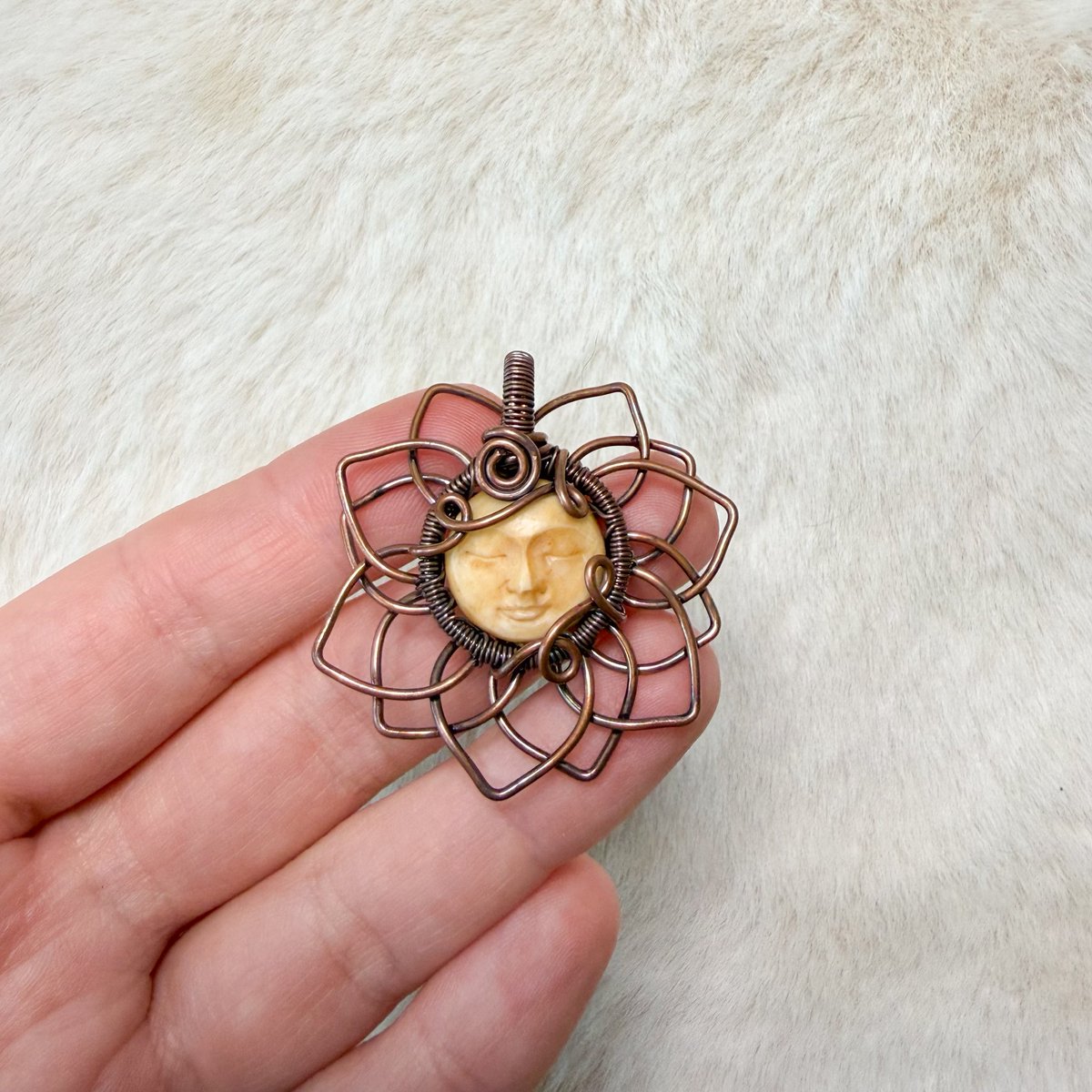 mildhippie's tweet photo. 🌻 lover of the moon flower giveaway 🌻

to enter: 
• follow, like &amp; repost this
• for a 2nd entry, tag friends!

winner announced 7/20 (my birthday) &amp; will receive a lover of the moon flower pendant!
open worldwide !! https://t.co/0IKHRKBCh9