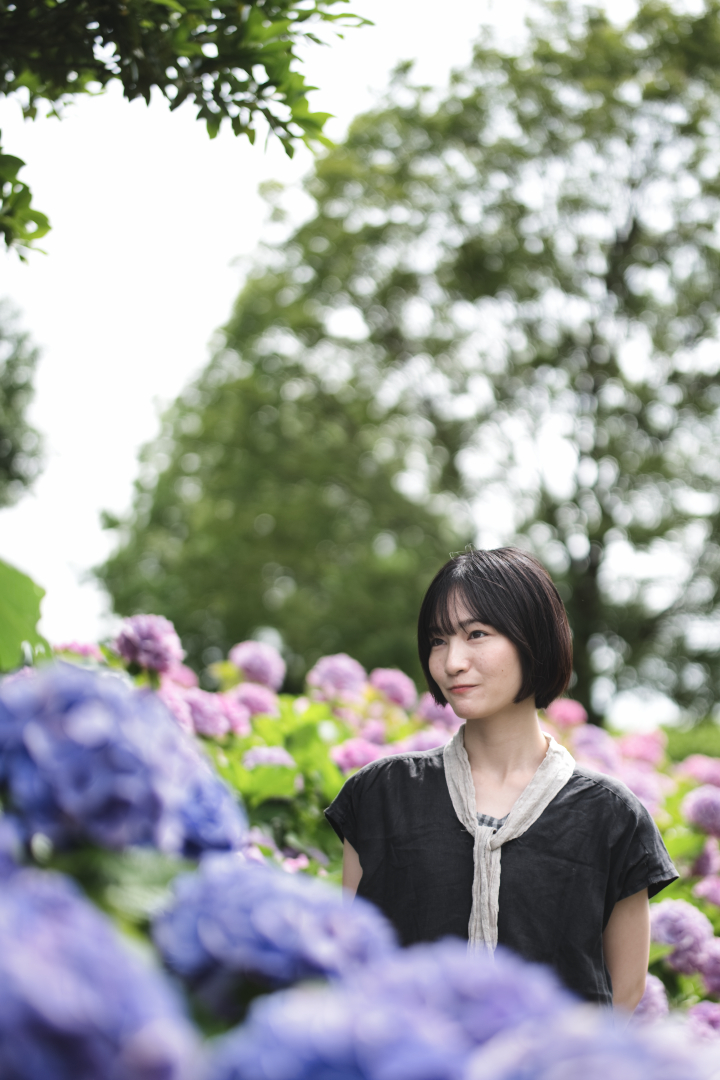 KanimenPhoto's tweet photo. Somewhere between silence and a smile.

#streetportrait #hydrangea #quietmoment #紫陽花 #被写体募集 https://t.co/tiXlXfpHeU