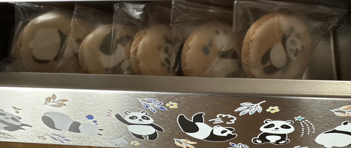 sandrock04's tweet photo. 駅ナカで見つけて即お買上🐼
缶のサイズがなんかいい感じ！ https://t.co/guqmMgb5pG