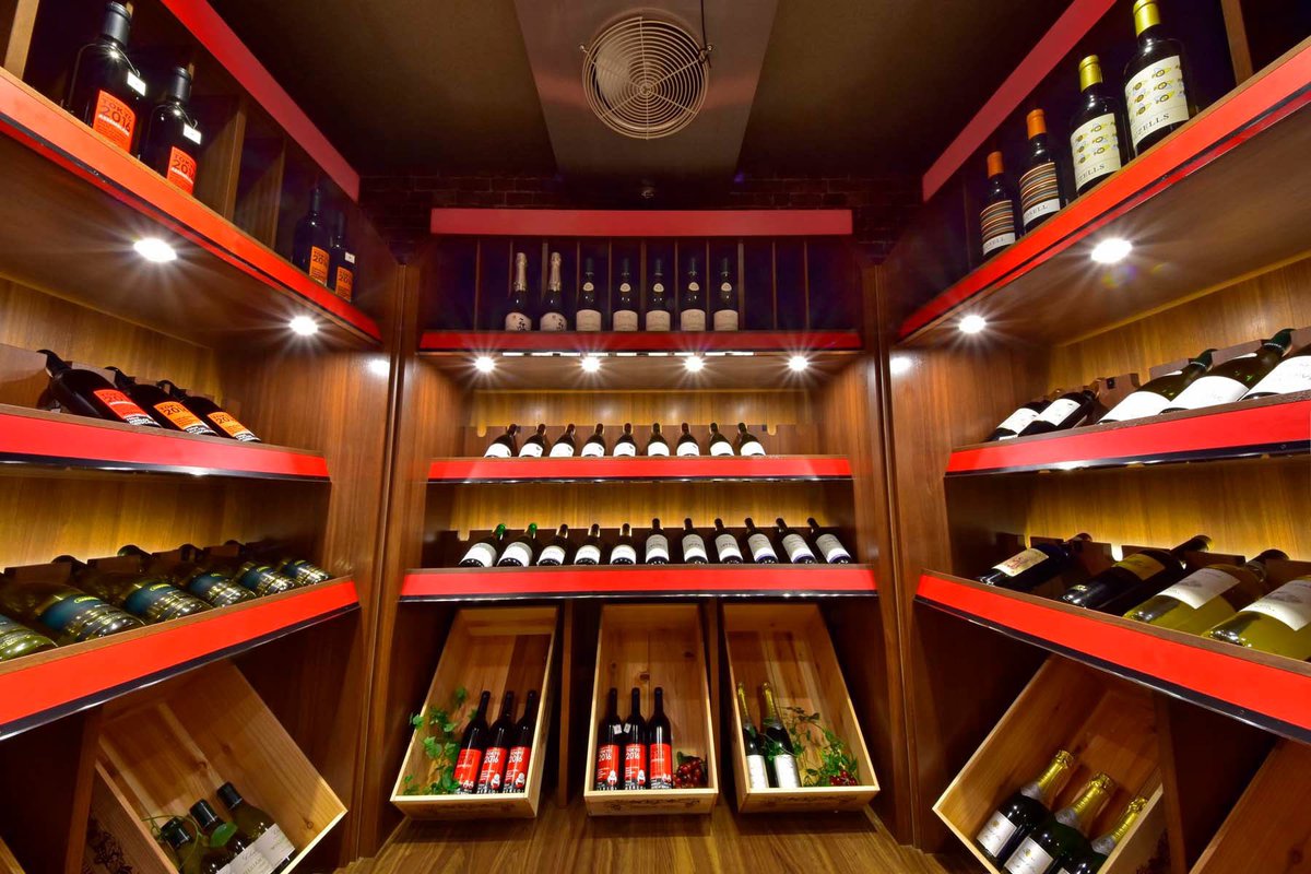 mandachiba's tweet photo. 酒屋ワイン売り場🍷
酒屋ワインセラー
魅惑の狭小ワインセラー
ワインレッドのPOPラインが
インパクト絶大❣️

売れる酒屋は独自性を極める❗️

酒屋ワインセラー
https://t.co/2VQxXRwYk7
#酒屋ワインセラー#酒屋ワイン売り場#酒屋改装相談#酒屋店舗相談#酒屋設計事務所#酒屋デザイン事務所 https://t.co/dzuEUebn8v