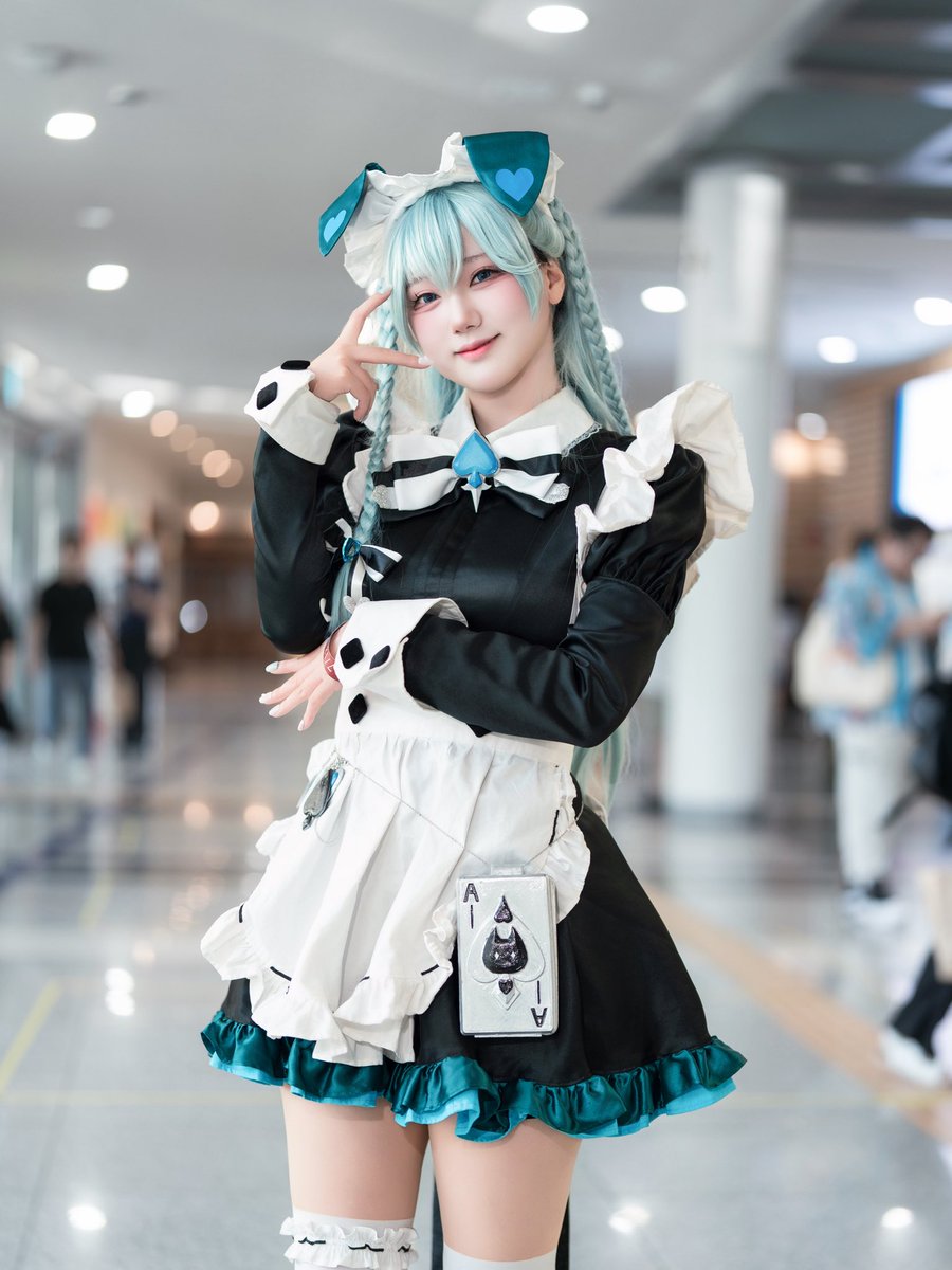limaring912's tweet photo. 🩵

#eternalreturn #이터널리턴 엠마 #cosplay https://t.co/lBRr9OTClZ